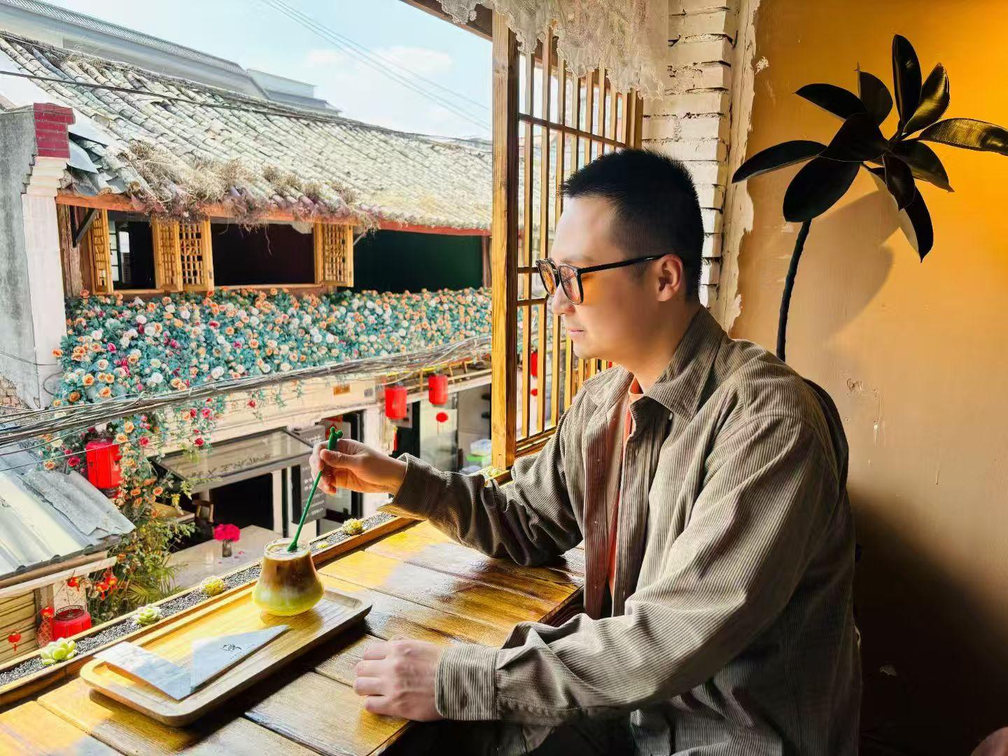 Sichuan Tour Guide Service | Image 2 of 3