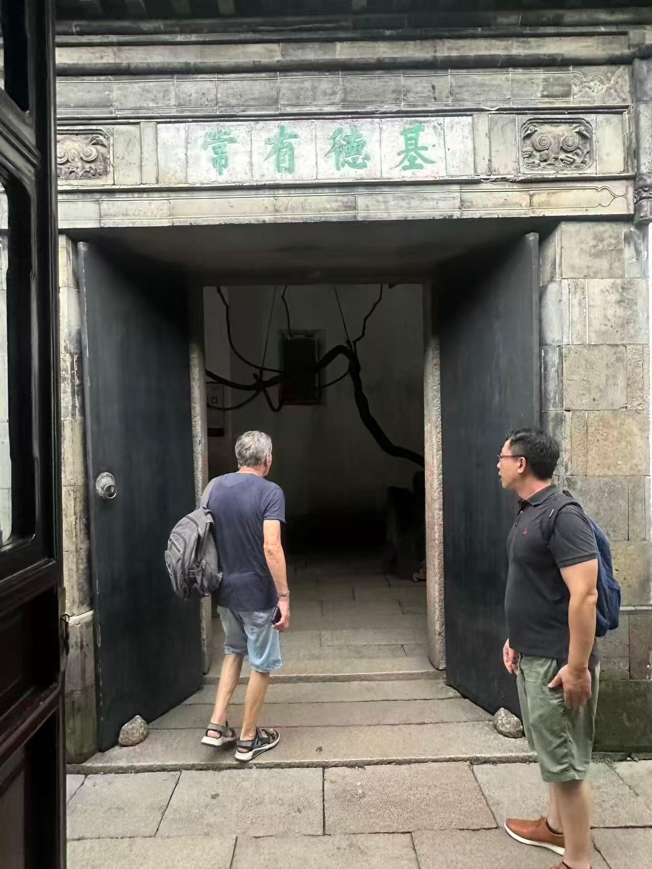One-day tour of Suzhou's Humble Administrator's Garden, Lion Grove Garden and Pingjiang Road | Image 3 of 4
