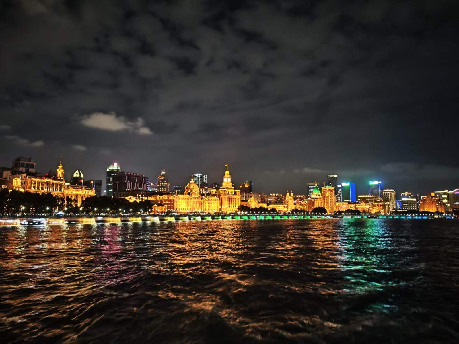 Shanghai Jade Buddha Temple + Yuyuan Garden City God Temple + Lujiazui + the Bund Day Tour