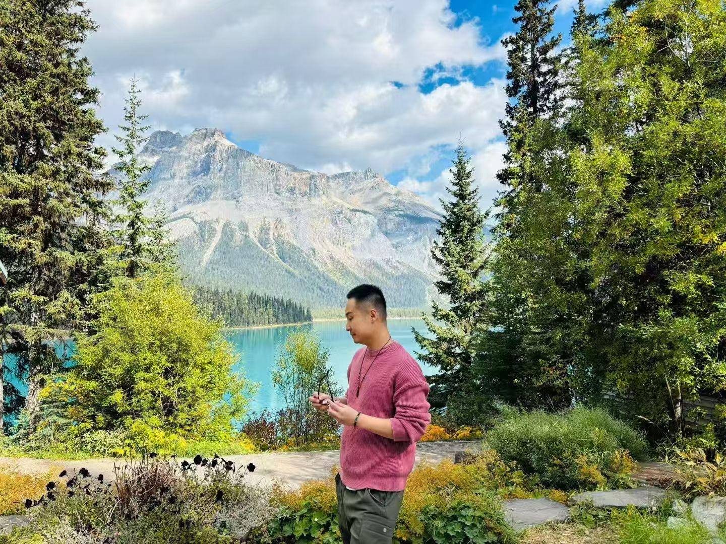 Sichuan Tour Guide Service