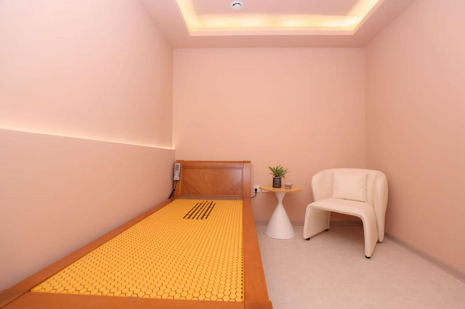Back Acupressure and Thermal Therapy Experience | Image 2 of 5