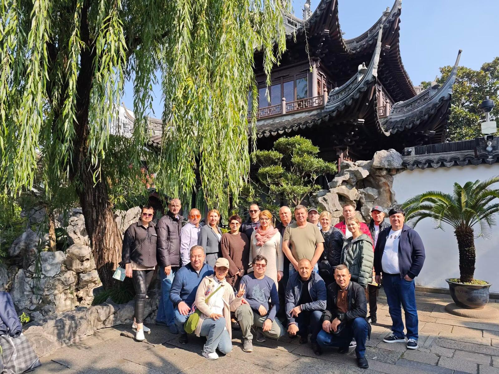 Shanghai’s history, culture and urban development+Commentary on historic sites and attractions+Customized transportation