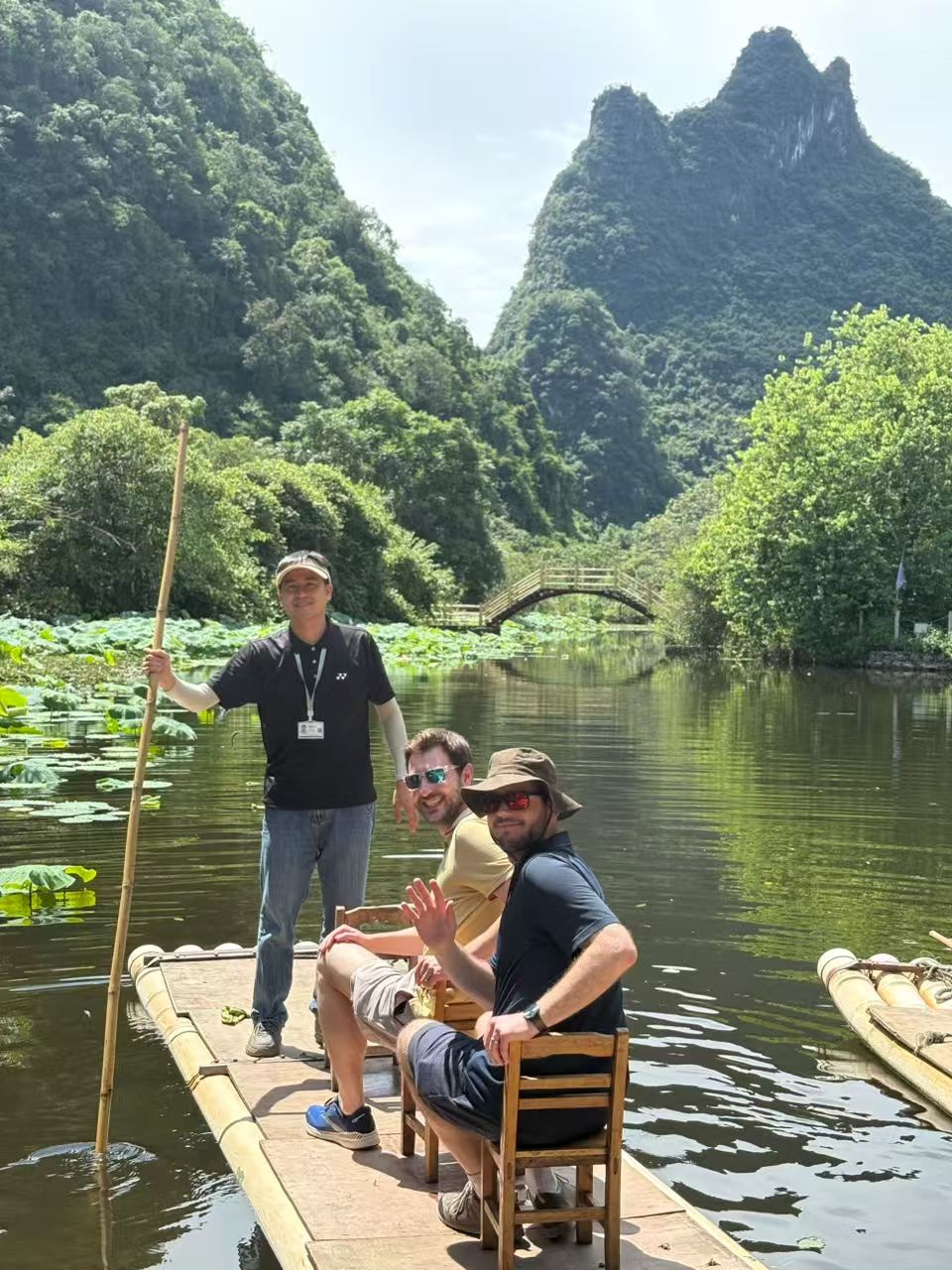 Reed Flute Cave + Elephant Trunk Hill + Sun and Moon Twin Pagodas + Two Rivers and Four Lakes full-day guided tour | Image 3 of 3